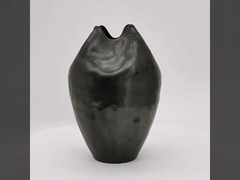 高品質の創造的な花びら形 黒い高級陶器花瓶 テーブル装飾のための金属ガラス